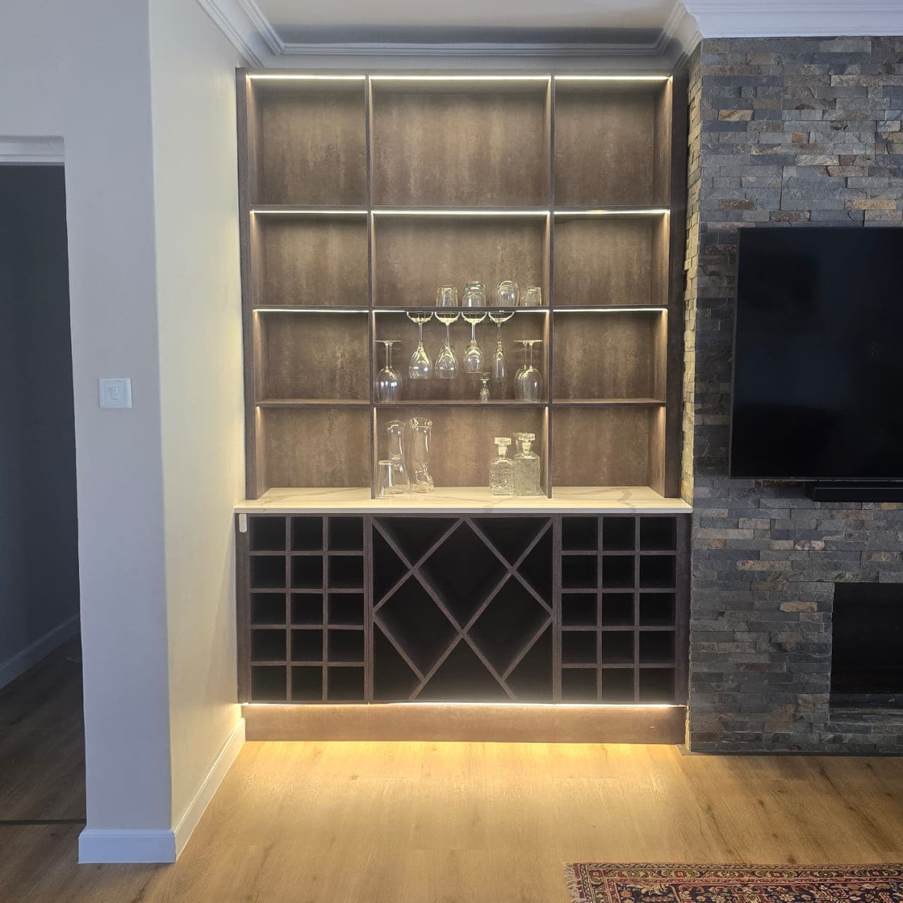Built-in bar with an illuminated display cabinet and a diamond-lattice wine rack.